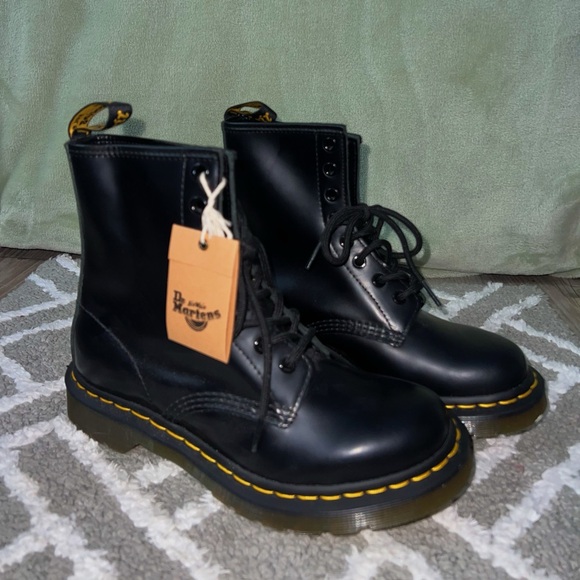 Doc Martens 1460 women’s smooth leather lace up boots. - Picture 3 of 5